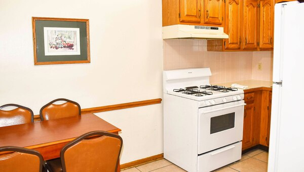 1 King Bed Nonsmoking Kitchen Suite Photo 3